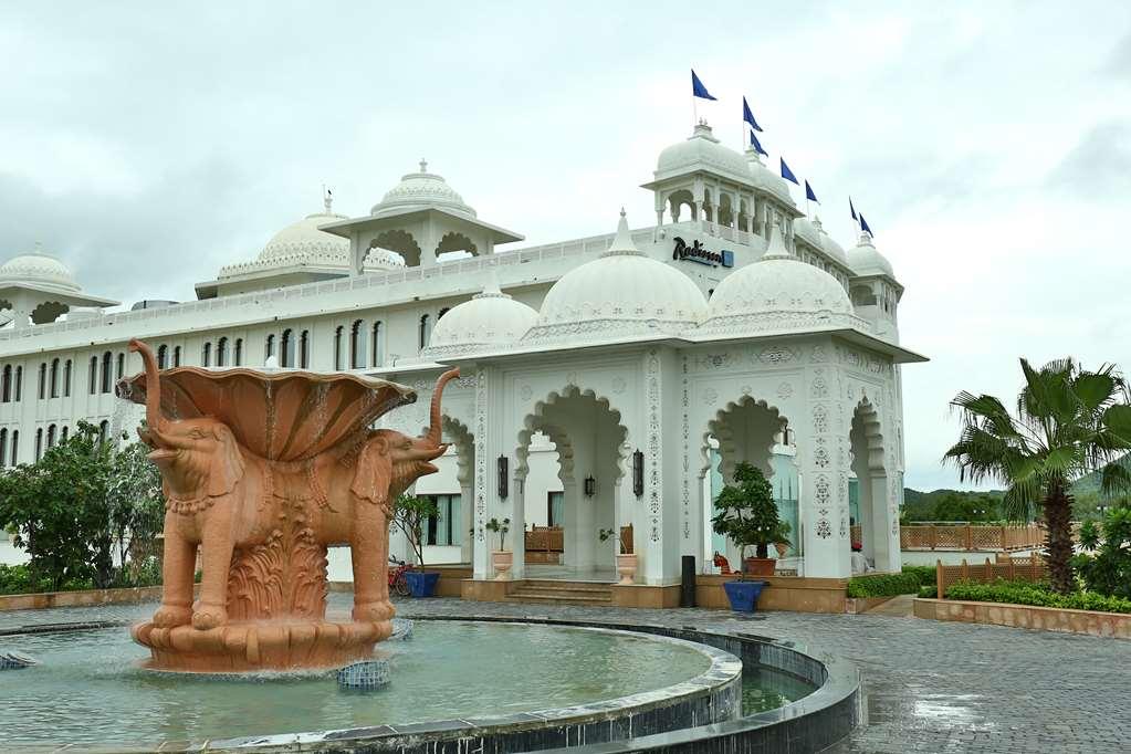 Radisson Blu Udaipur Palace Resort & Spa ภายนอก รูปภาพ