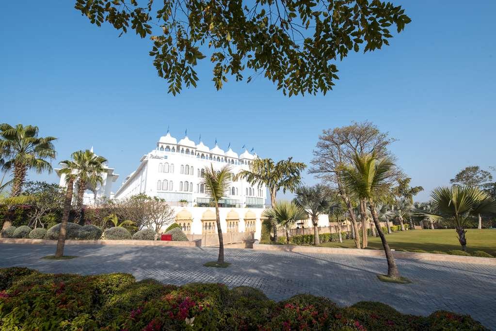 Radisson Blu Udaipur Palace Resort & Spa ภายนอก รูปภาพ