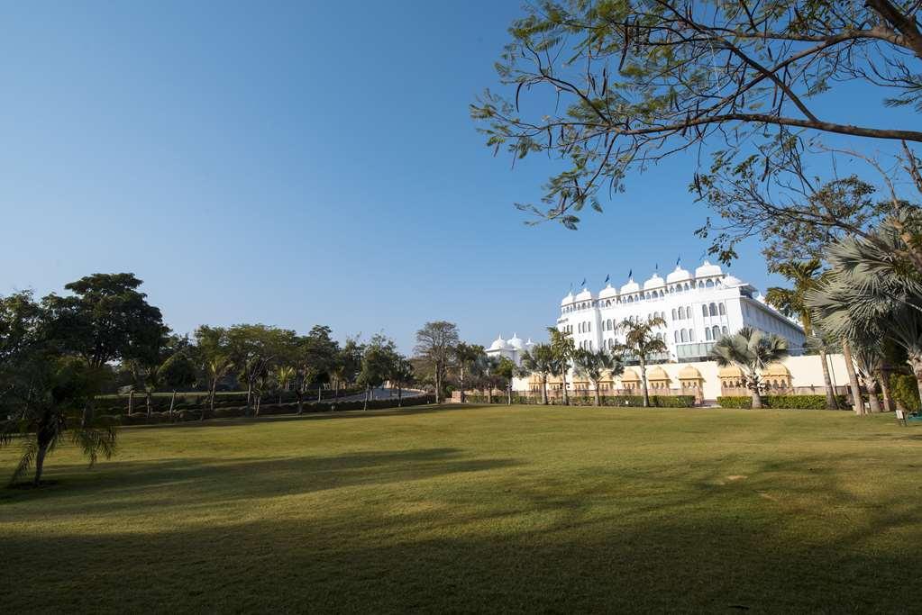 Radisson Blu Udaipur Palace Resort & Spa ภายนอก รูปภาพ