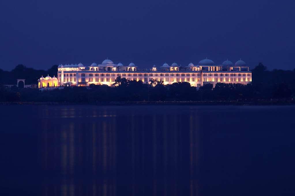 Radisson Blu Udaipur Palace Resort & Spa ภายนอก รูปภาพ