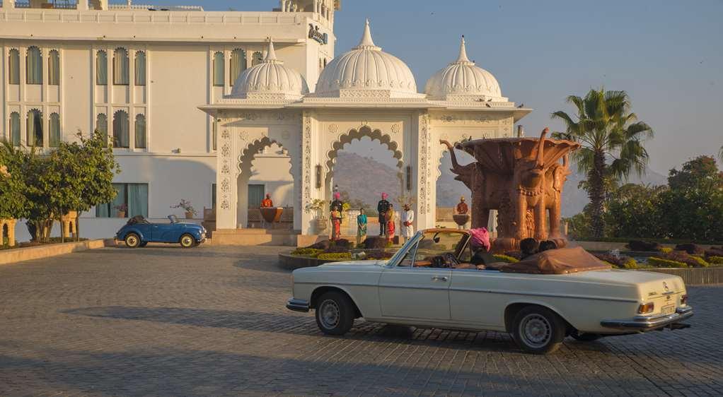 Radisson Blu Udaipur Palace Resort & Spa ภายนอก รูปภาพ